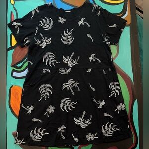 Hawaiian Comfort Cotton Black and White Floral Short Sleeve Dress with Pockets